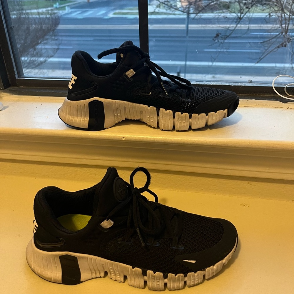 Nike Black and White Running Sneakers